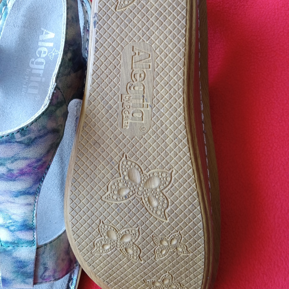 Sandals - Picture 3 of 4